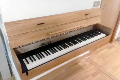 Soporte integrado en pared para piano