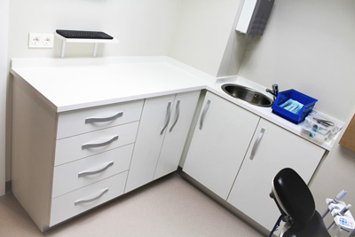 Mueble a medida para clínica dental en Donostia